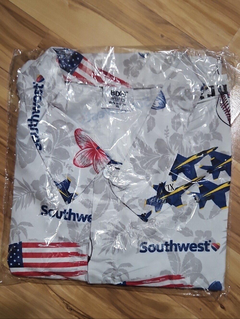 Aloha Night Hawaiian Padres Button-Down Shirt - NWT - Picture 2 of 2